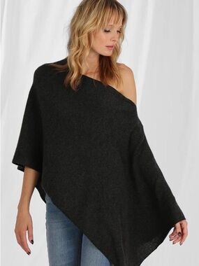 Authetic Luxury Brand Minnie Rose Black Ruana 100% Cashmere Sweater/Wrap